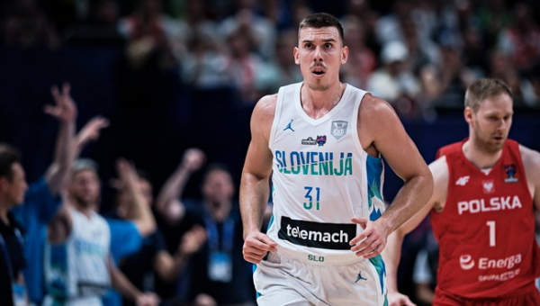 V. Čančaras oficialiai papildė „Emporio Armani“